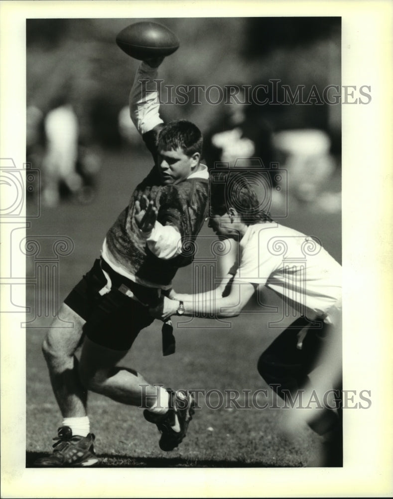 1995 Press Photo Flag Football Tournament Players at University of New Orleans - Historic Images