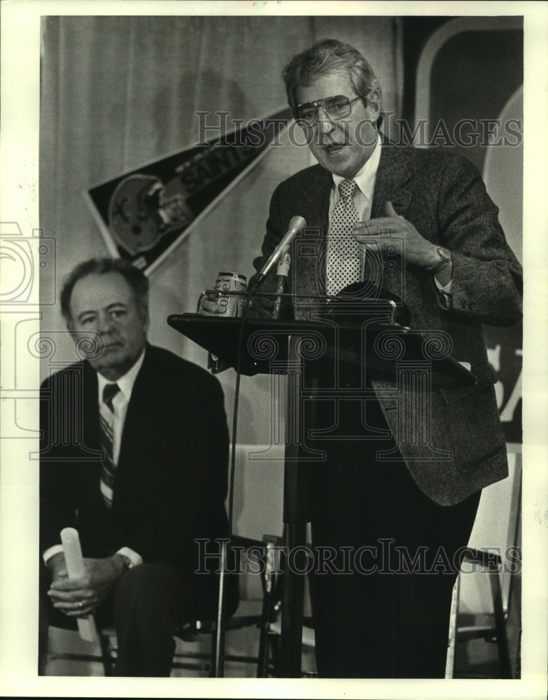 1986 Press Photo James E. Finks, General Manager of Saints Football Team - Historic Images