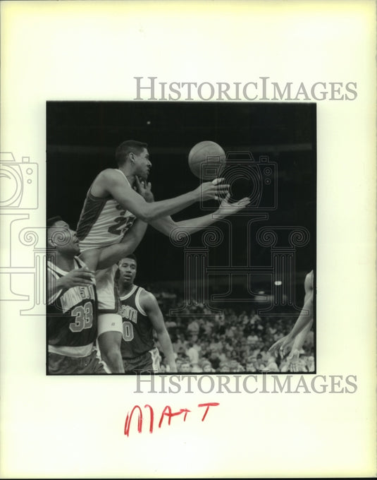 1990 Press Photo LeRon Ellis, Syracuse University Basketball Player at Game - Historic Images