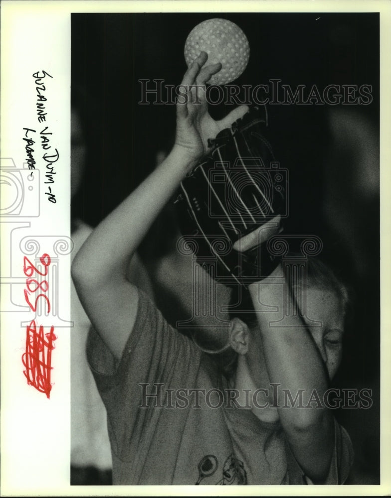 1993 Press Photo Suzanne Van Duym, at Covington High School Softball Camp - Historic Images