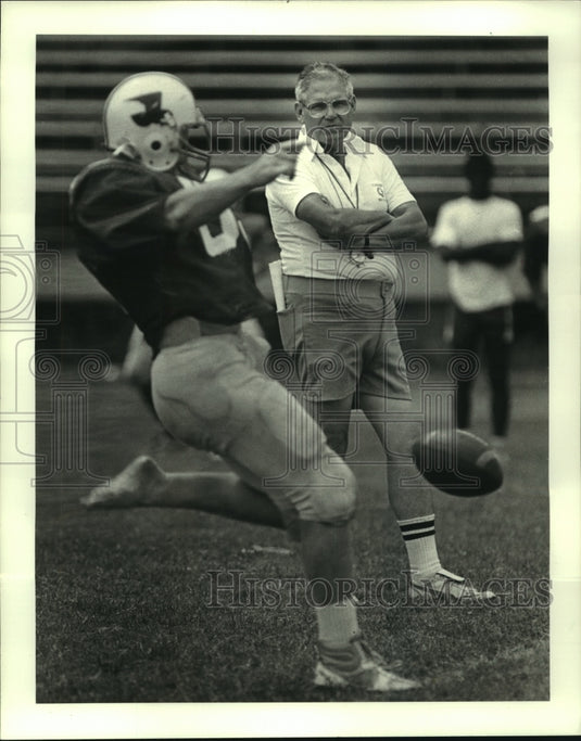 1986 Press Photo Emile Evans, Saint Bernard High School Football Player - Historic Images