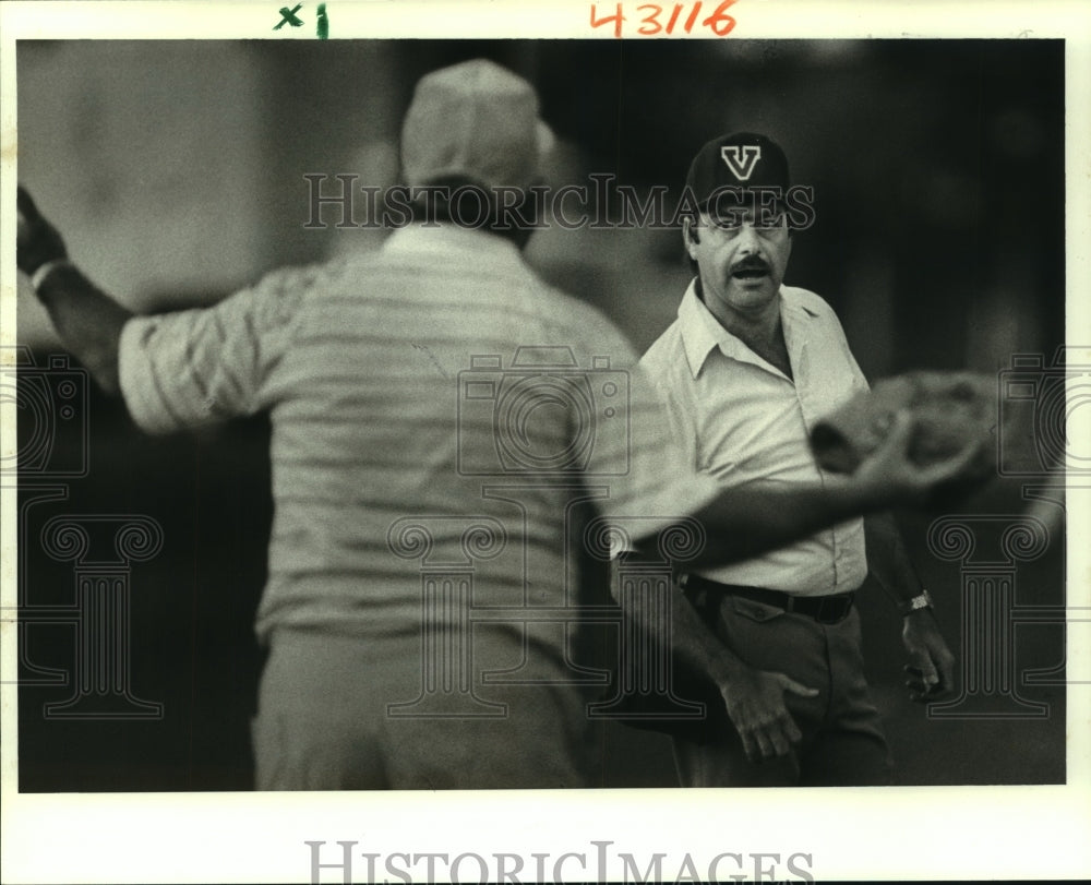 1987 Press Photo Frank Dies, Softball Umpire at Game - nos11295 - Historic Images