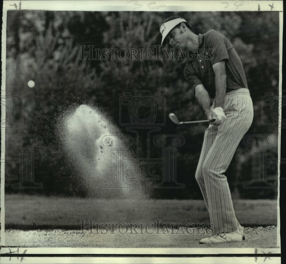 1971 Press Photo Golfer Dale Douglass at Charlotte Open in North Carolina - Historic Images