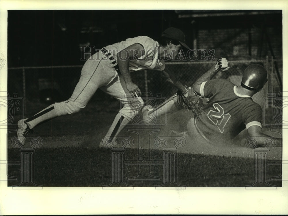 1985 Press Photo Wayne Dufrene, Ehret Baseball Player at West Jefferson Game - Historic Images