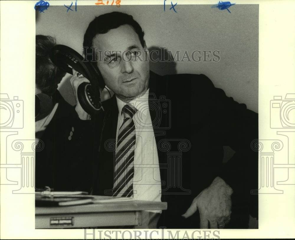 1984 Press Photo Dick Coury, Breakers Football Coach at Superdome Draft - Historic Images