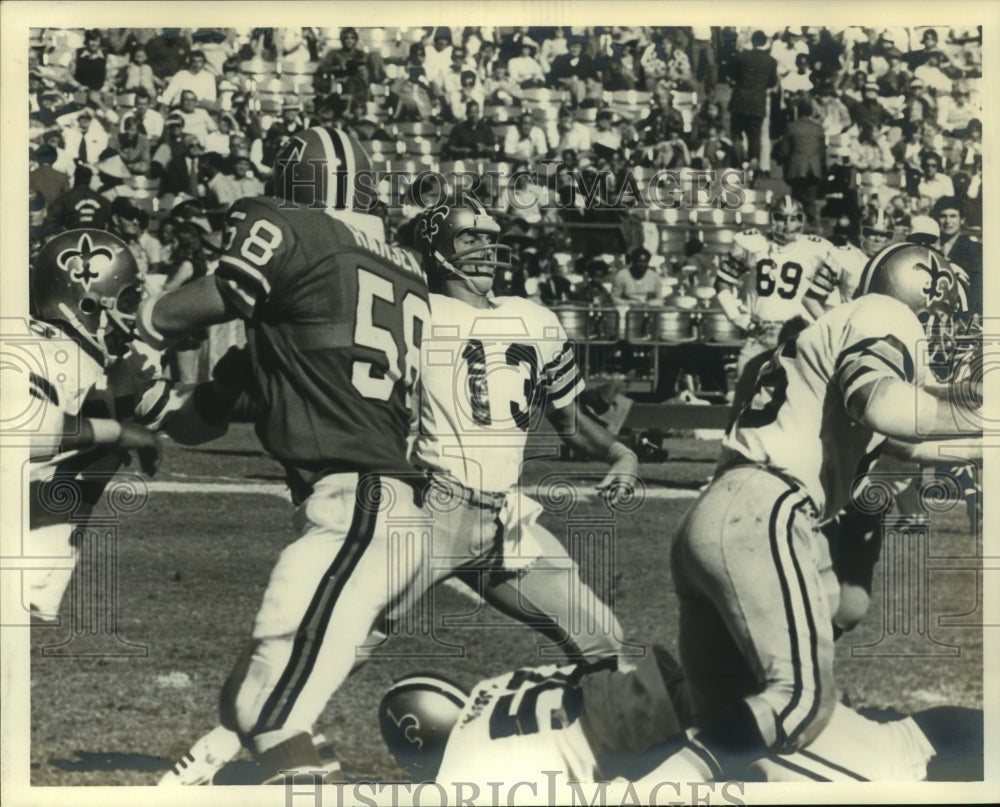 1977 Press Photo Larry Cope, New Orleans Saints Football Player at Game - Historic Images