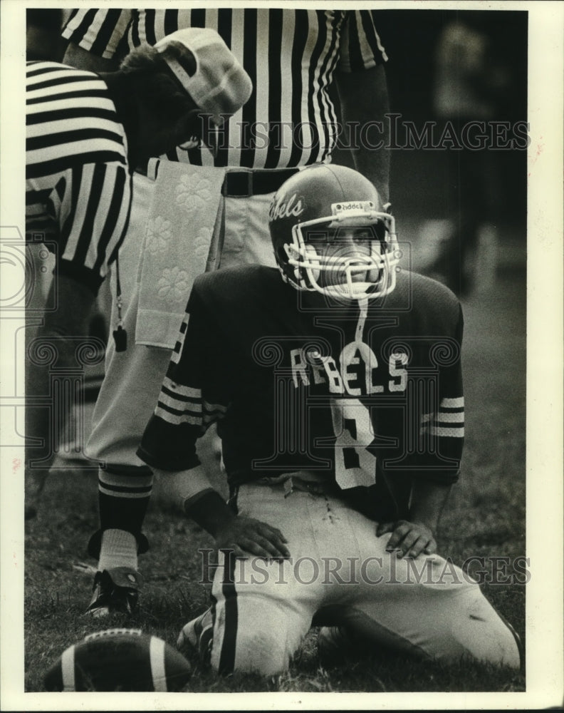 1984 Press Photo Richie Evertt, Riverdale Football Quarterback and Referees - Historic Images