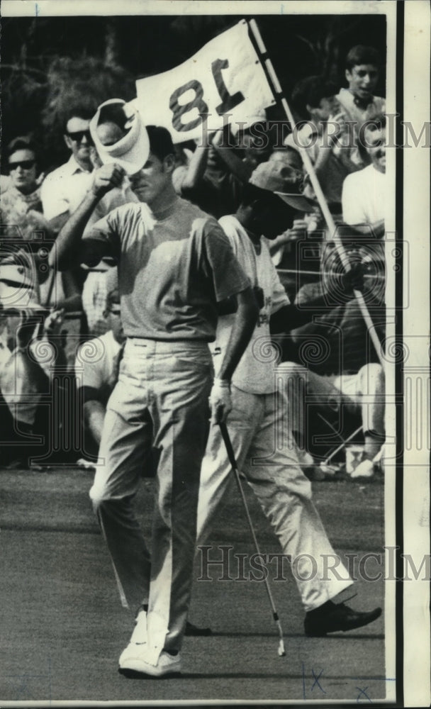 1969 Press Photo Dale Douglass competing at the Charlotte Open golf tournament - Historic Images