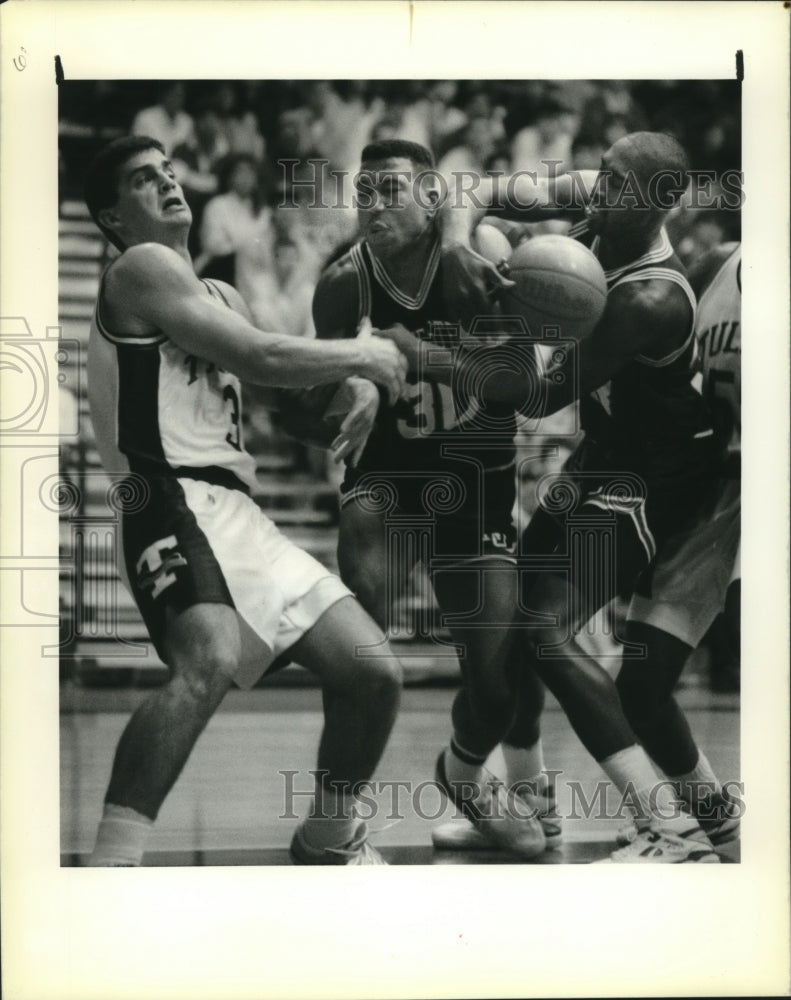 1990 Basketball - Tulane&#39;s Greg Gary Against Northeastern - Historic Images