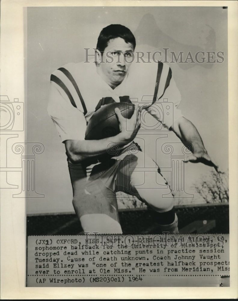1964 Press Photo Football - Richard Ellzey, Halfback for Univ. of Mississippi - Historic Images