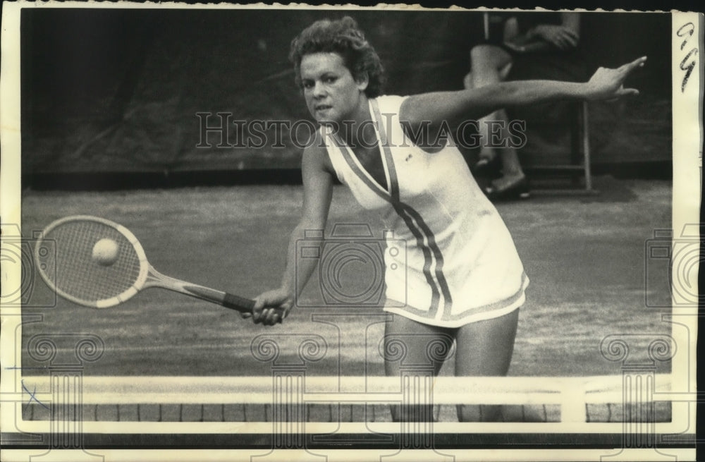 1973 Press Photo Australian tennis star Evonne Goolagong during a U.S. Open loss - Historic Images