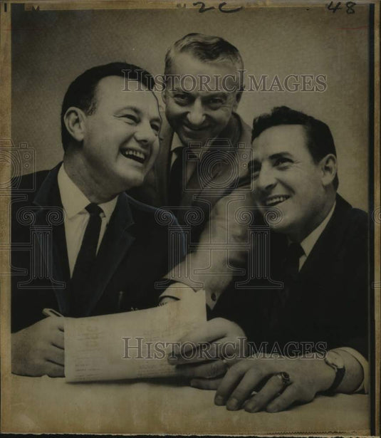 1966 Press Photo Minnesota Vikings football coach Norm Van Brocklin, team brass - Historic Images
