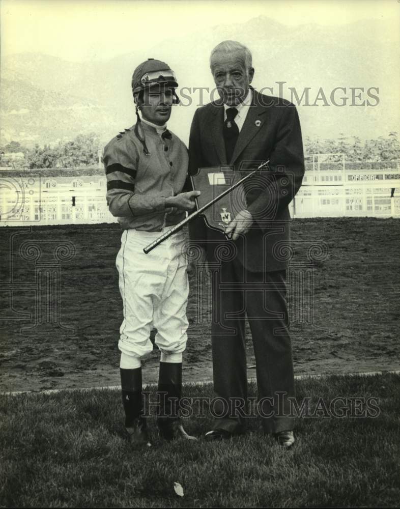 1982 Press Photo Jockey Eddie Delahoussaye at Santa Anita Park - nos13478 - Historic Images