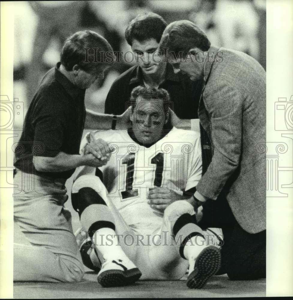 1990 Press Photo Injured New Orleans Saints football quarterback John Fourcade - Historic Images