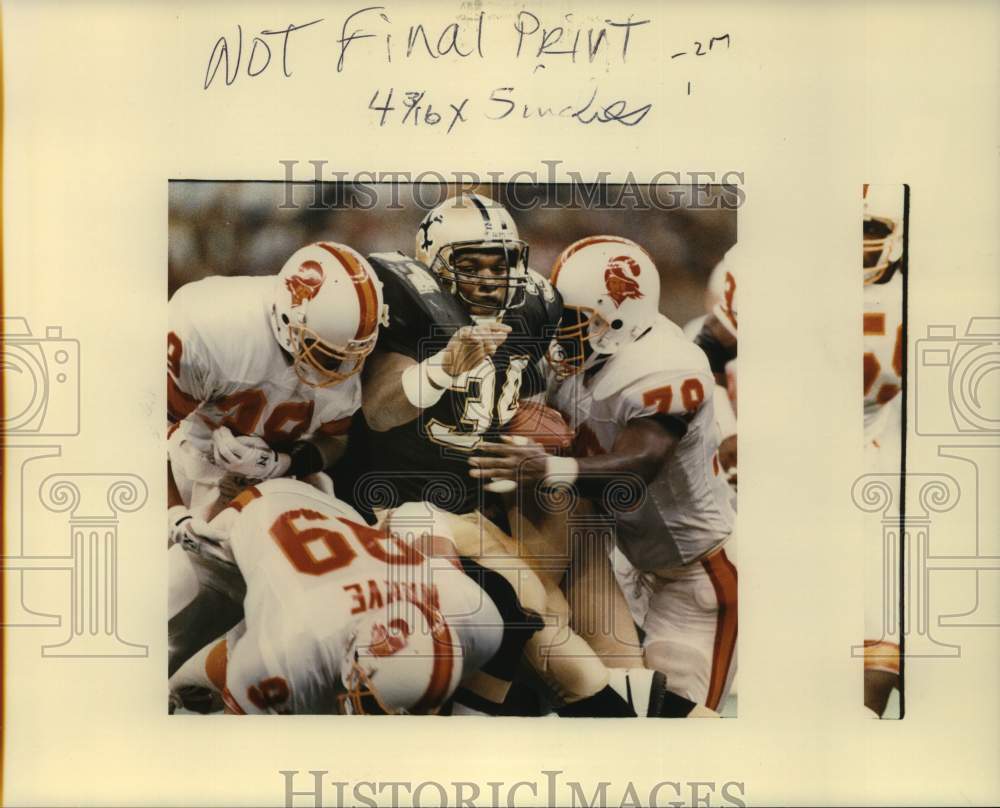 1988 Press Photo New Orleans Saints football player Craig Heyward vs. Tampa Bay - Historic Images