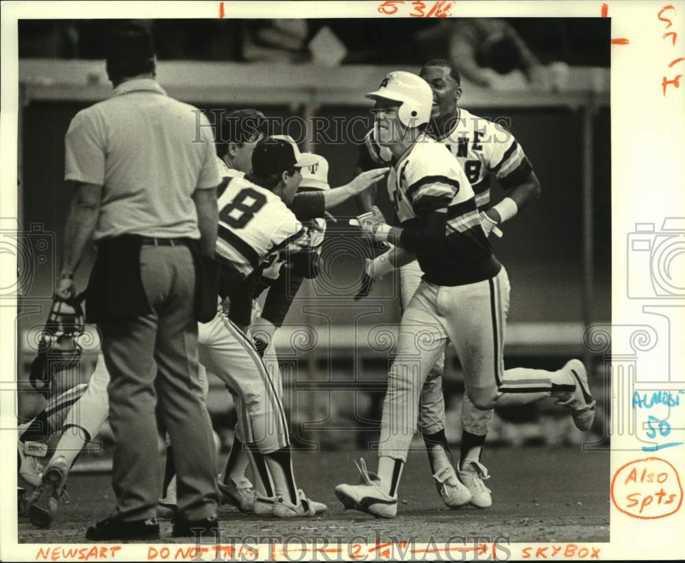 1987 Press Photo Tulane college baseball player Rob Elkins and teammates - Historic Images