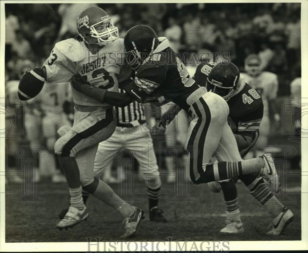 1986 Press Photo Football - Jesuit&#39;s Quarterback Tom English Sacked - nos14053 - Historic Images