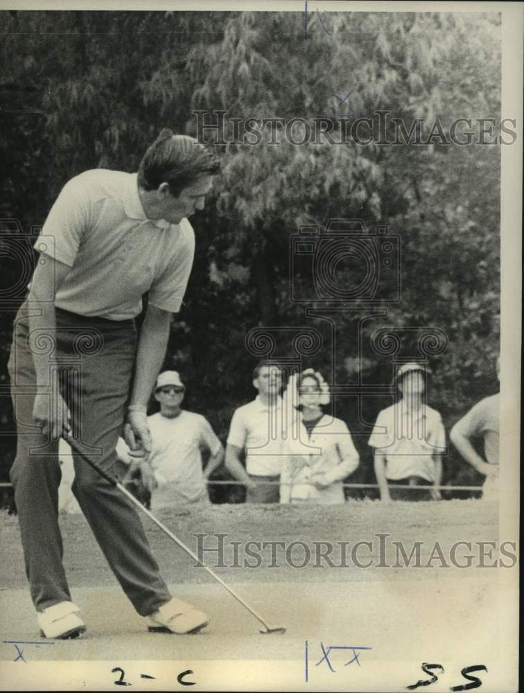 1969 Press Photo Golfer Dave Hill in action - nos14408 - Historic Images