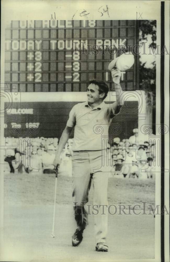 1977 Press Photo Golfer Dave Hill wins the Memphis Open - nos14414 - Historic Images