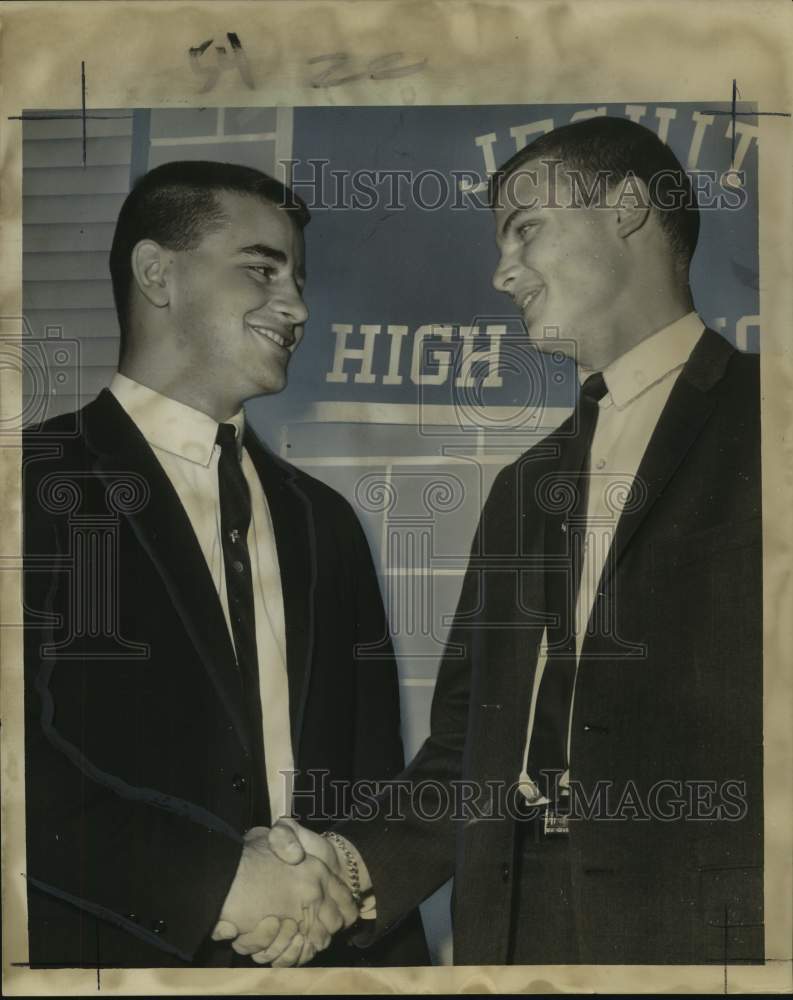 1964 Press Photo Jesuit High football players Ralph Savoie, and Keefe Hecker- Historic Images