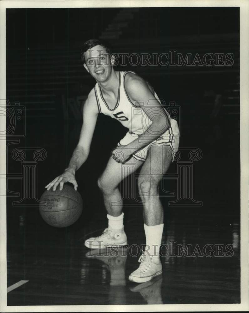 1968 Press Photo Basketball player Mike Henry - nos15047 - Historic Images