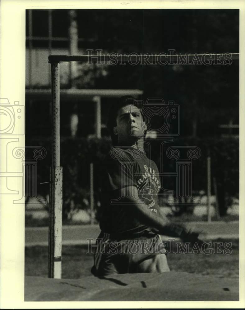 1984 Press Photo High jumper Barry Hebert - nos15315- Historic Images