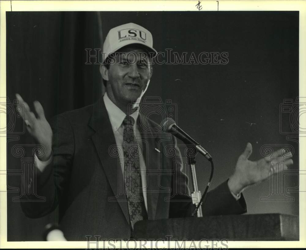 1990 Press Photo LSU college football coach Curley Hallman - nos15443 - Historic Images