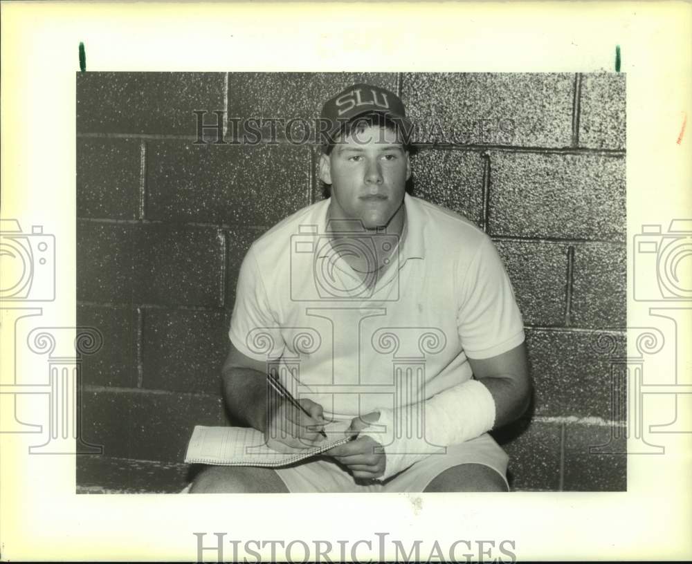 1988 Press Photo Baseball - SLU&#39;s MVP Scott Hebert with Broken Hand - nos15612 - Historic Images