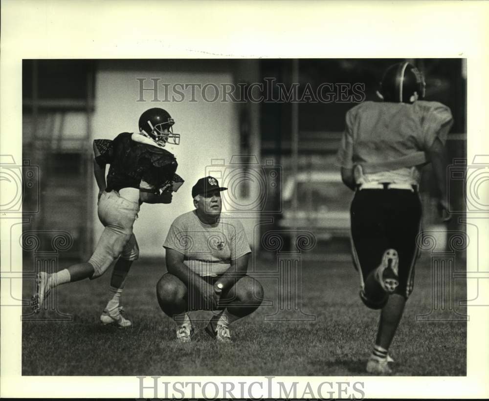 1988 Press Photo Holy Cross High football coach Tom Gruber and players- Historic Images