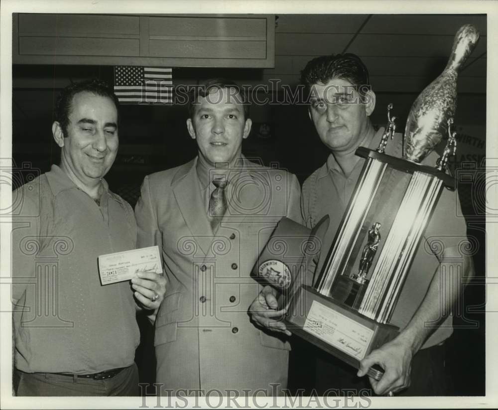 1969 Press Photo Bowlers Vernon Martinez, Alton Hauswirth Jr and Steve Dimaic - Historic Images