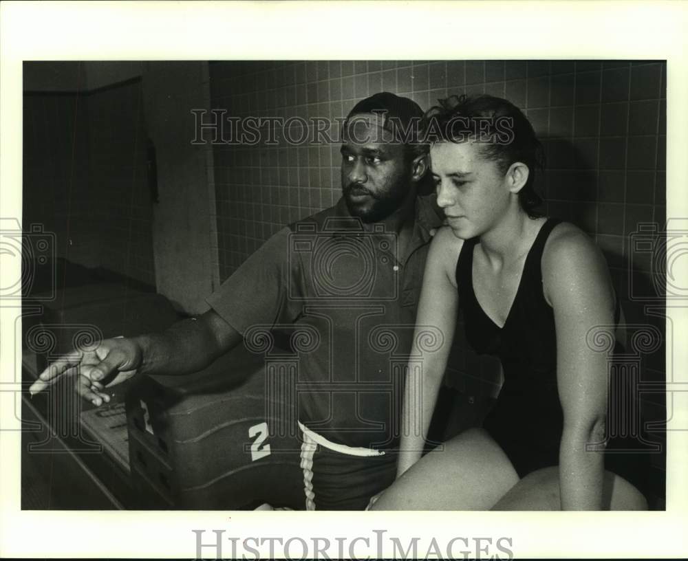 1985 Press Photo Swimmer Kay Hebert and coach Bill Jackson - nos15800- Historic Images