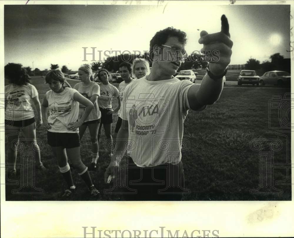 1982 Rugby coach George Henderson and players - Historic Images