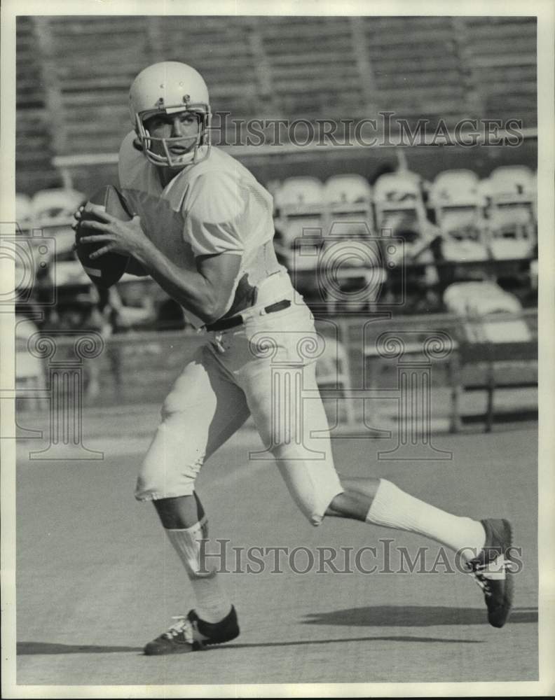 1977 Press Photo Football player Johnny Hubbard - nos16232 - Historic Images