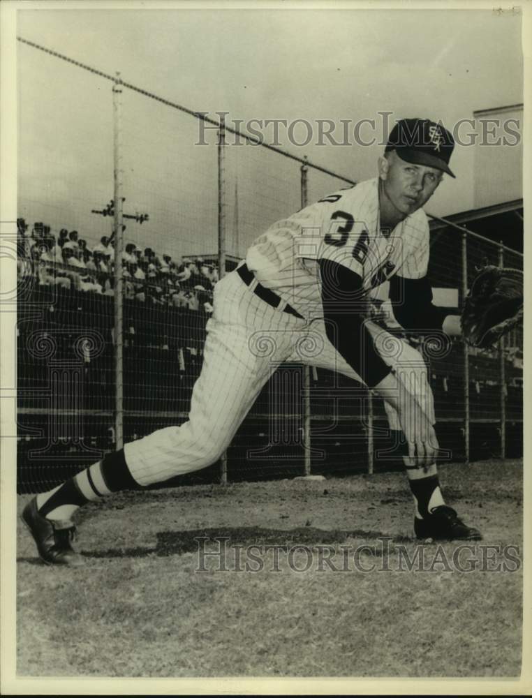 Press Photo Chicago White Sox baseball player Bruce Howard - nos16352- Historic Images