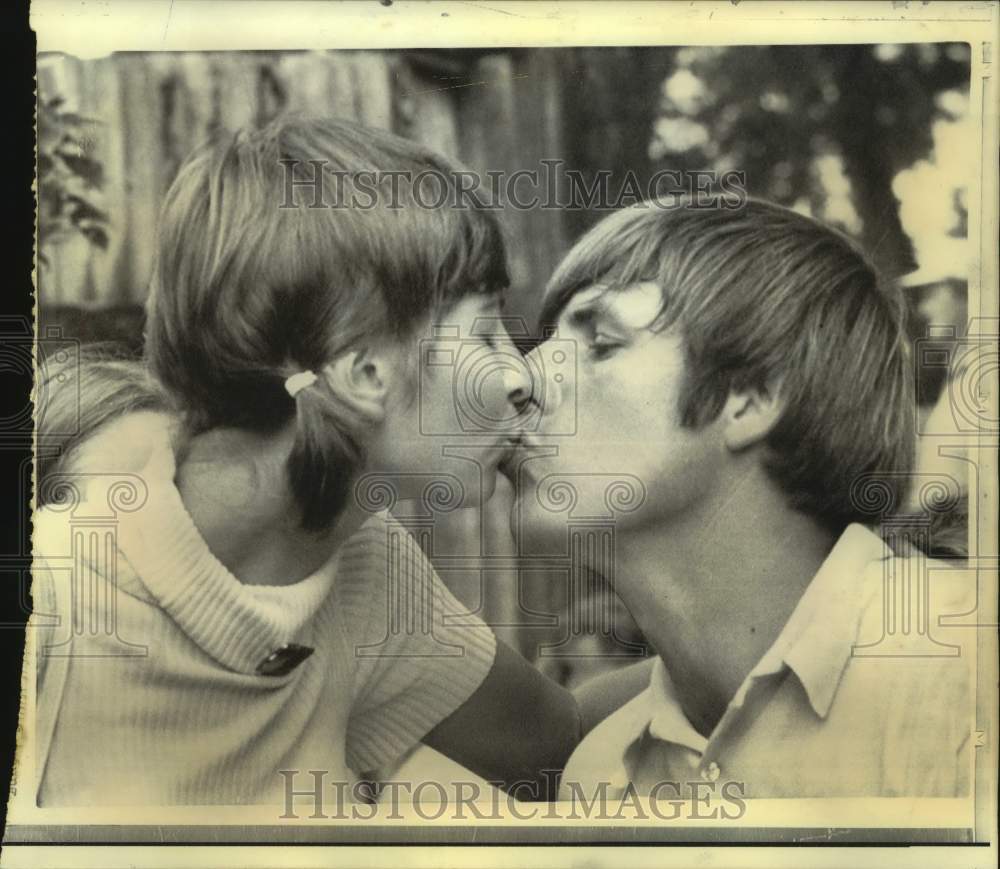 1973 Press Photo Golfer Jerry Heard and wife after the U.S. Open - nos16760 - Historic Images