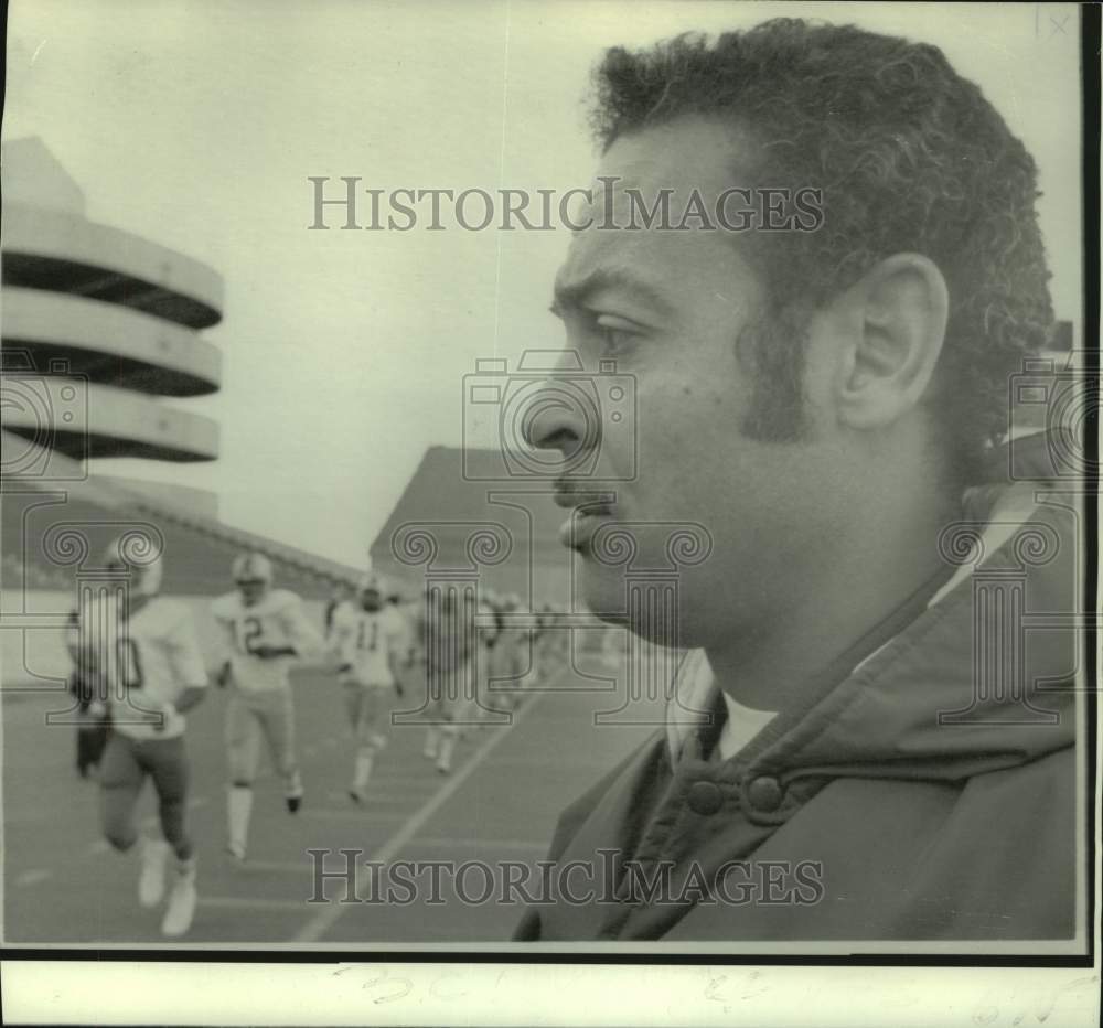 1974 Press Photo South Carolina State Football Coach Roy Jefferies N 1974-press-photo-south-carolina-state-football-coach-roy-jefferies-n