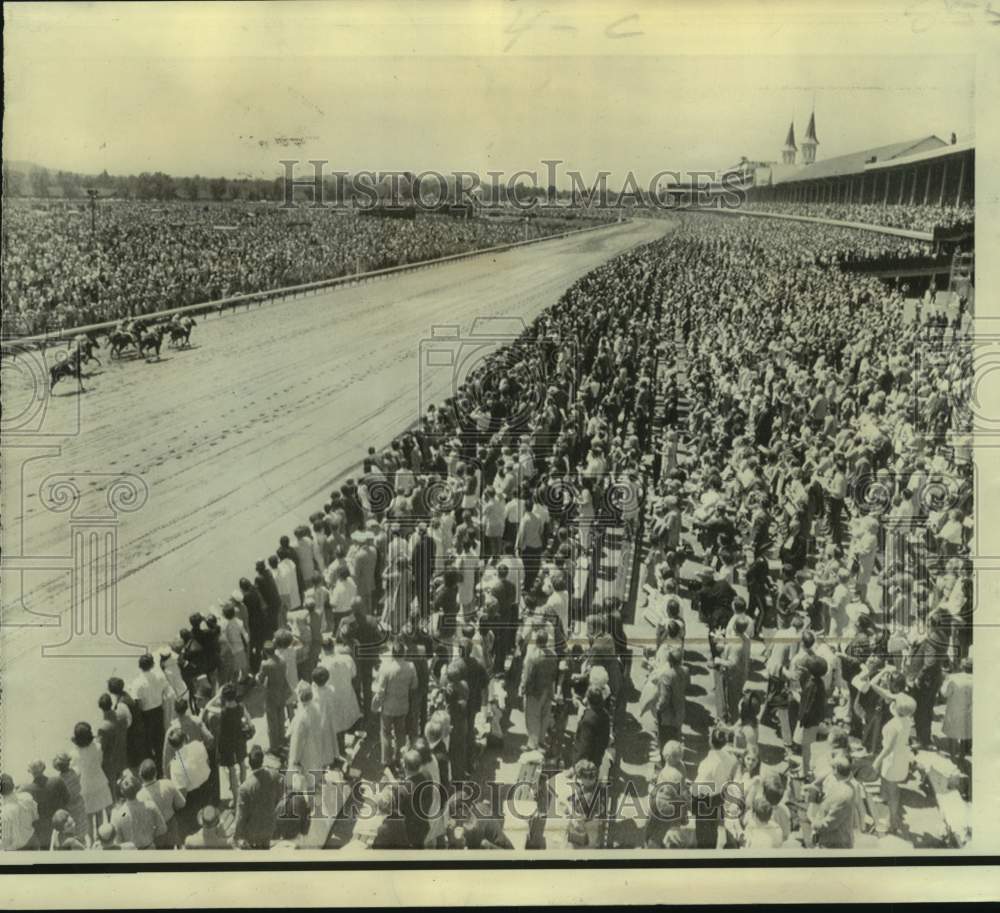 1970 Press Photo Packed stands at Churchill Downs on Kentucky Derby day - Historic Images