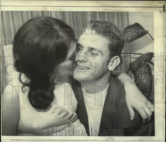 1968 Press Photo Green Bay Packers football player Don Horn with Barbara Heffner - Historic Images