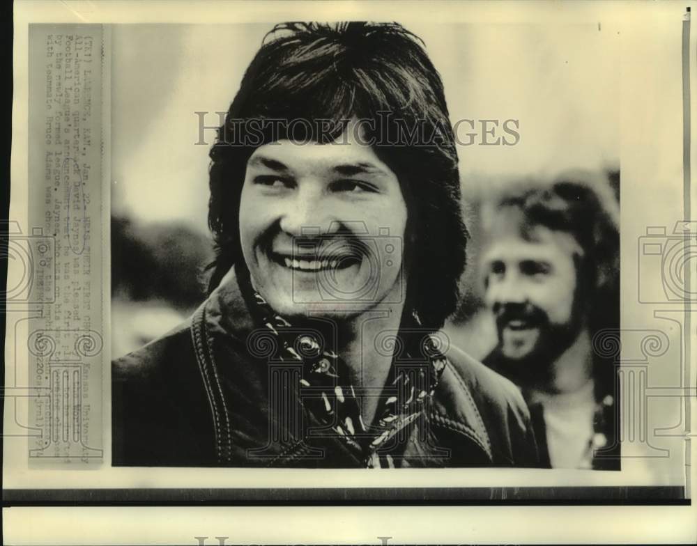 1974 Press Photo Kansas college football player David Jaynes and WFL draftee - Historic Images