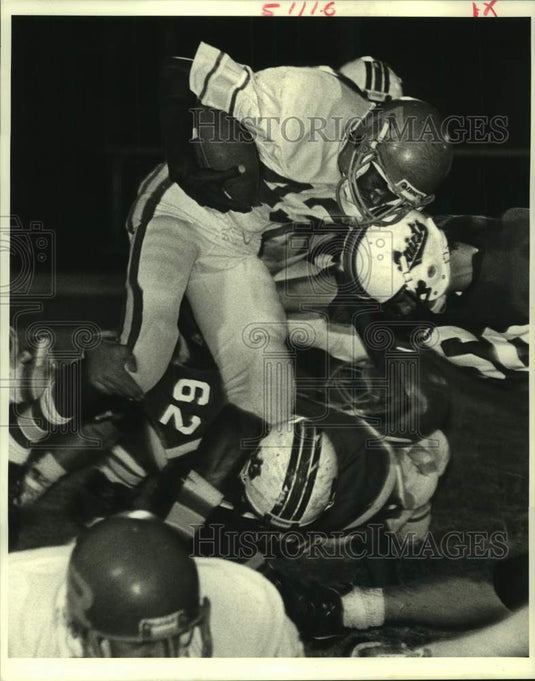 1987 Press Photo Redeemer and St. Martin's play high school football - nos17746- Historic Images