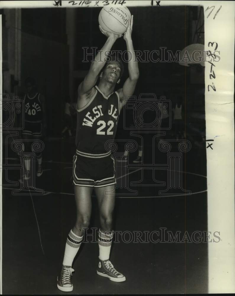 1976 Press Photo Basketball - West Jefferson Warner Jones Shooting the Ball - Historic Images