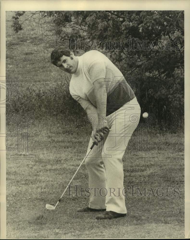 1972 Press Photo Jake Kupp plays golf - nos18227- Historic Images