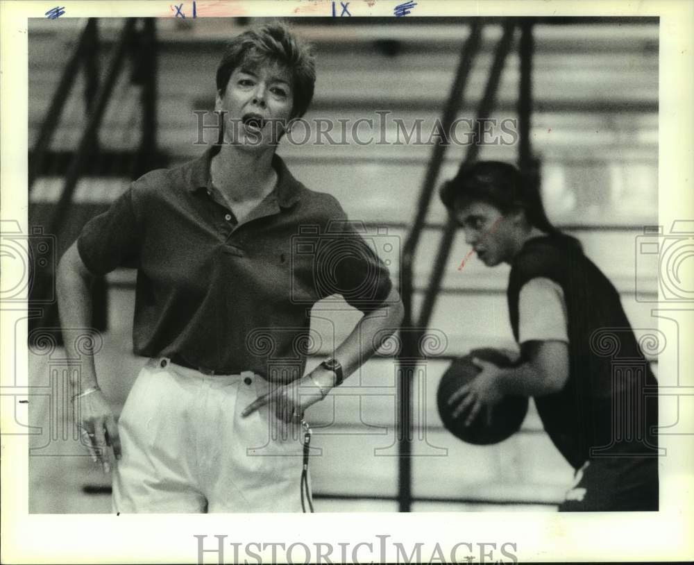 1990 Press Photo Tulane women&#39;s basketball coach Candi Harvey - nos18310- Historic Images