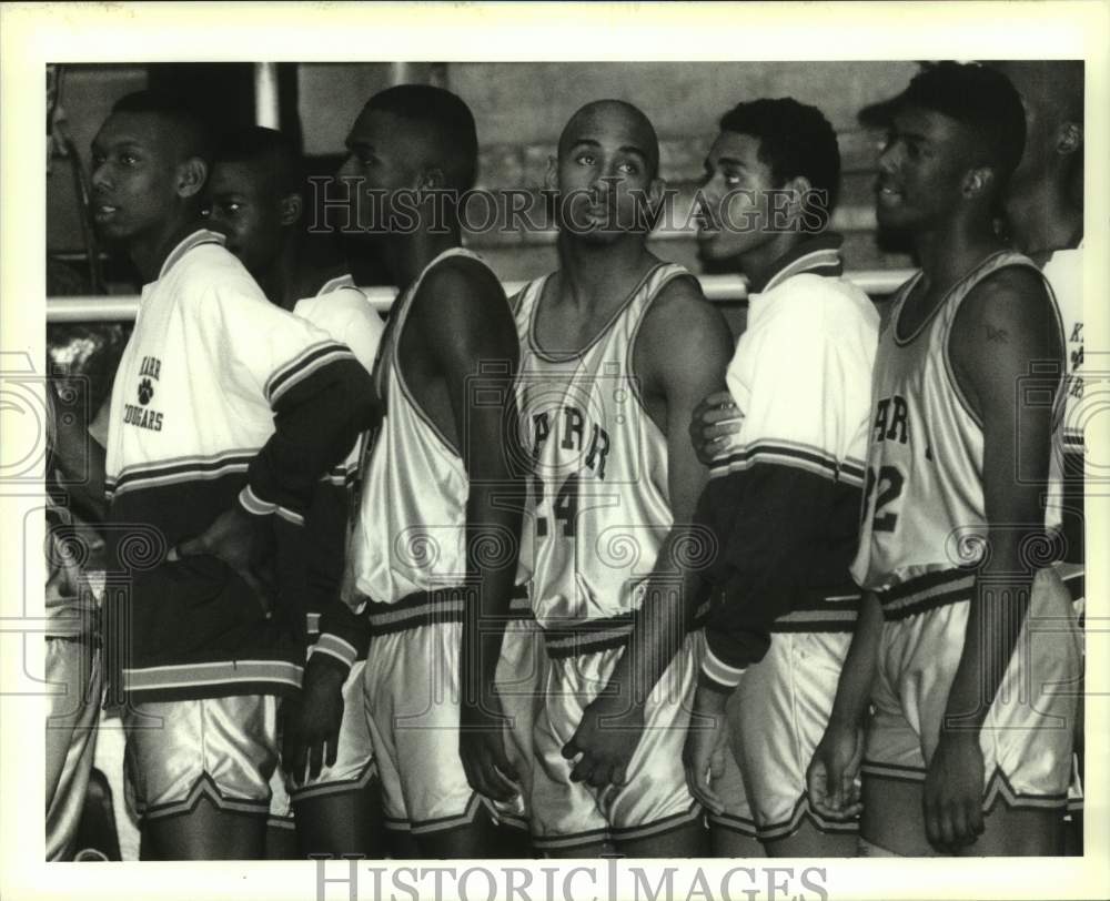 1994 Press Photo Karr High basketball player Noel Ellis and teammates- Historic Images