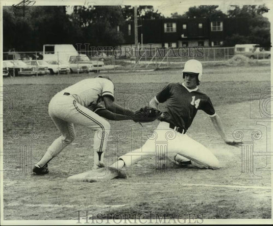 1977 Press Photo Baseball- Conmaco's Frank Killeen & Metairie Post 350 Mike Long- Historic Images