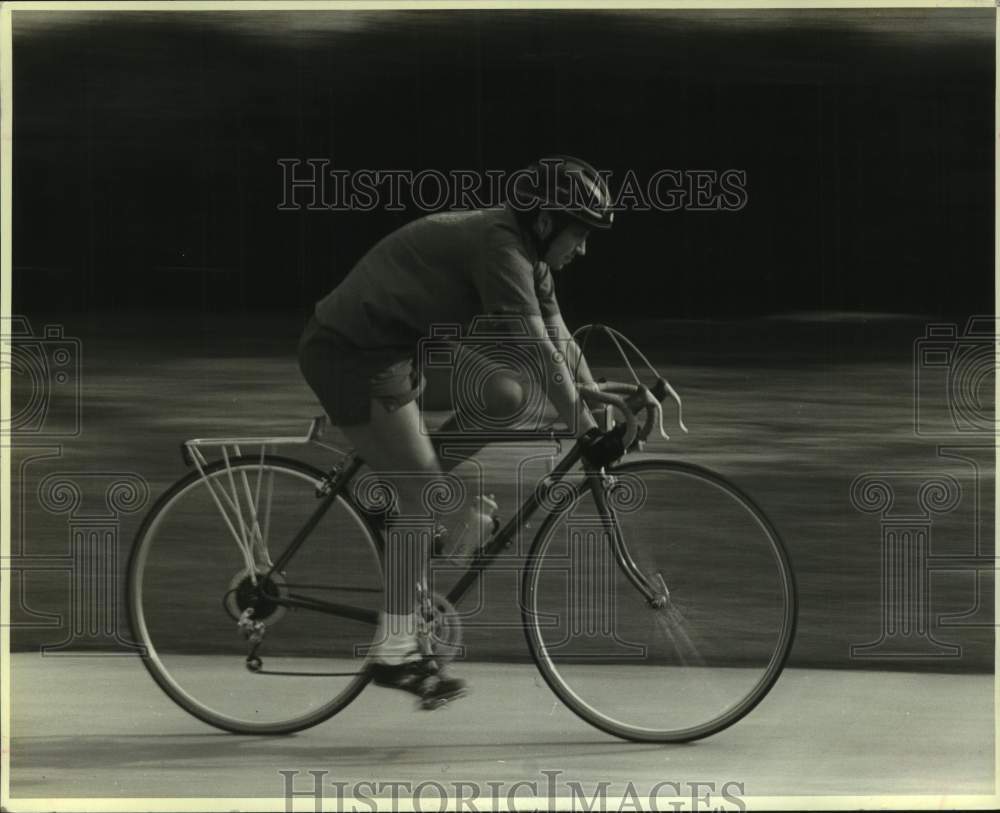 Press Photo Cyclist Leslie Laskay trains for the Bike to Baton Rouge - nos18579- Historic Images