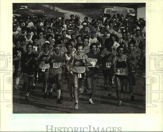1981 Press Photo Don Leedy leads the start of the LaPlace Andouille Fest race- Historic Images