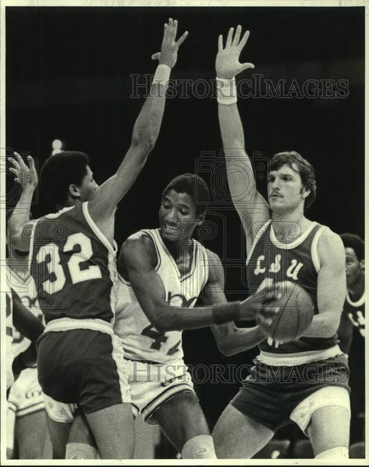 1978 LSU and New Orleans play men's college basketball - Historic Images