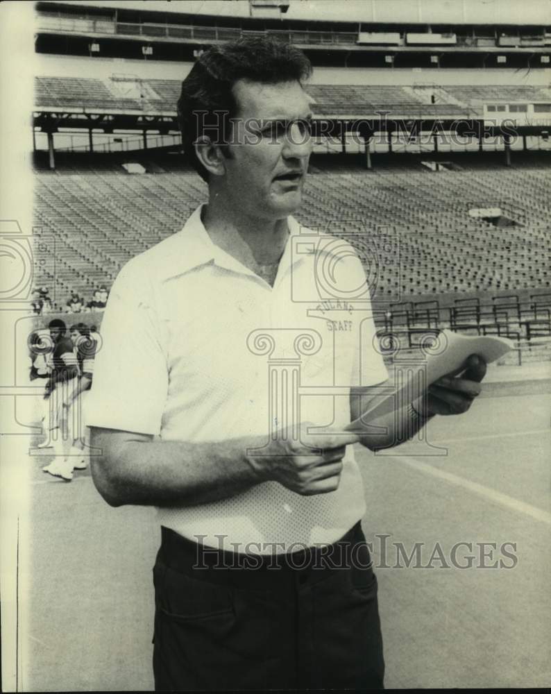 1977 Press Photo Tulane college football offensive coordinator Oscar Lofton - Historic Images