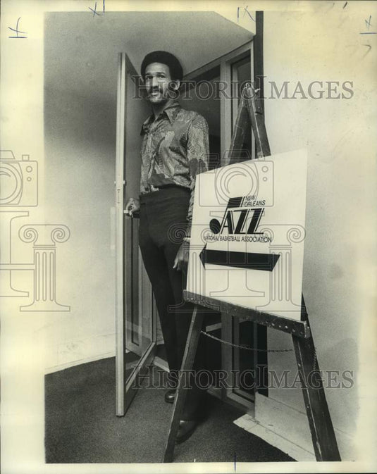 1974 Press Photo New Orleans Jazz basketball player Stu Lantz - nos18820 - Historic Images
